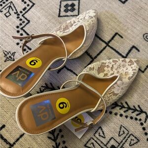 DV by Dolce Vita Women's Cream Lace Heels